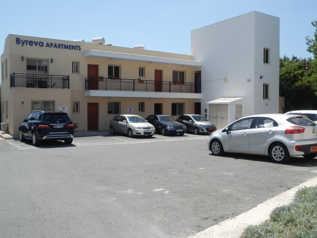 Byreva Apartments Paphos Eksteriør billede